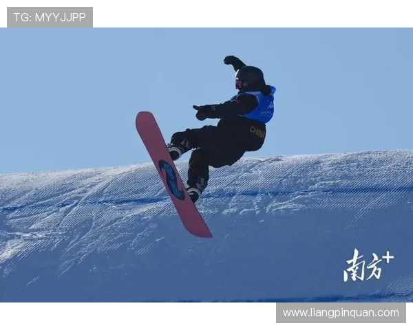 [冰雪]杨文龙获得单板滑雪男子大跳台第八名.