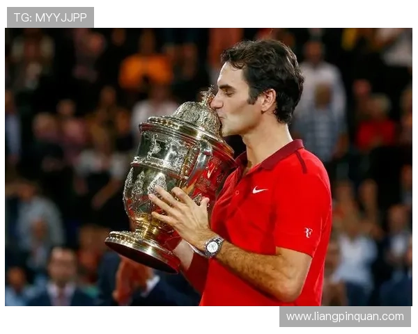 费德勒横扫三大场地 荣登马德里大师赛冠军